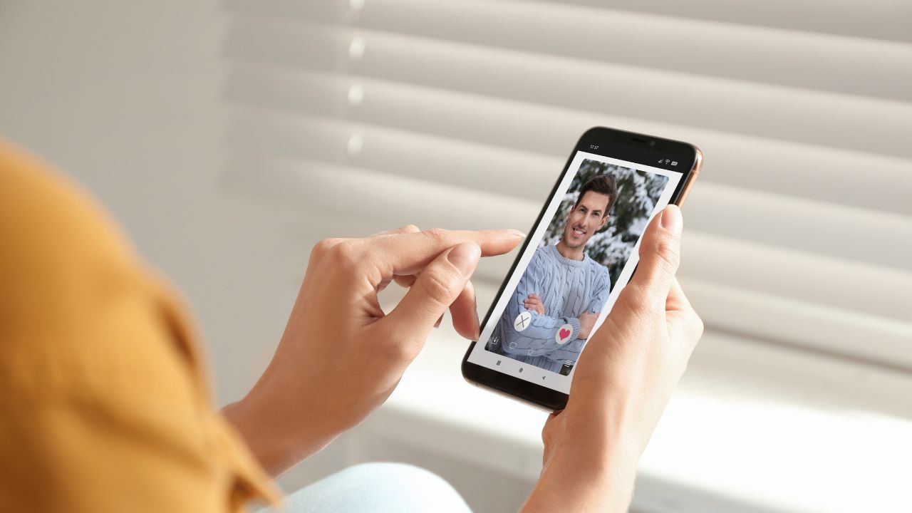 DINE Dating App - Let's Dine And Date!