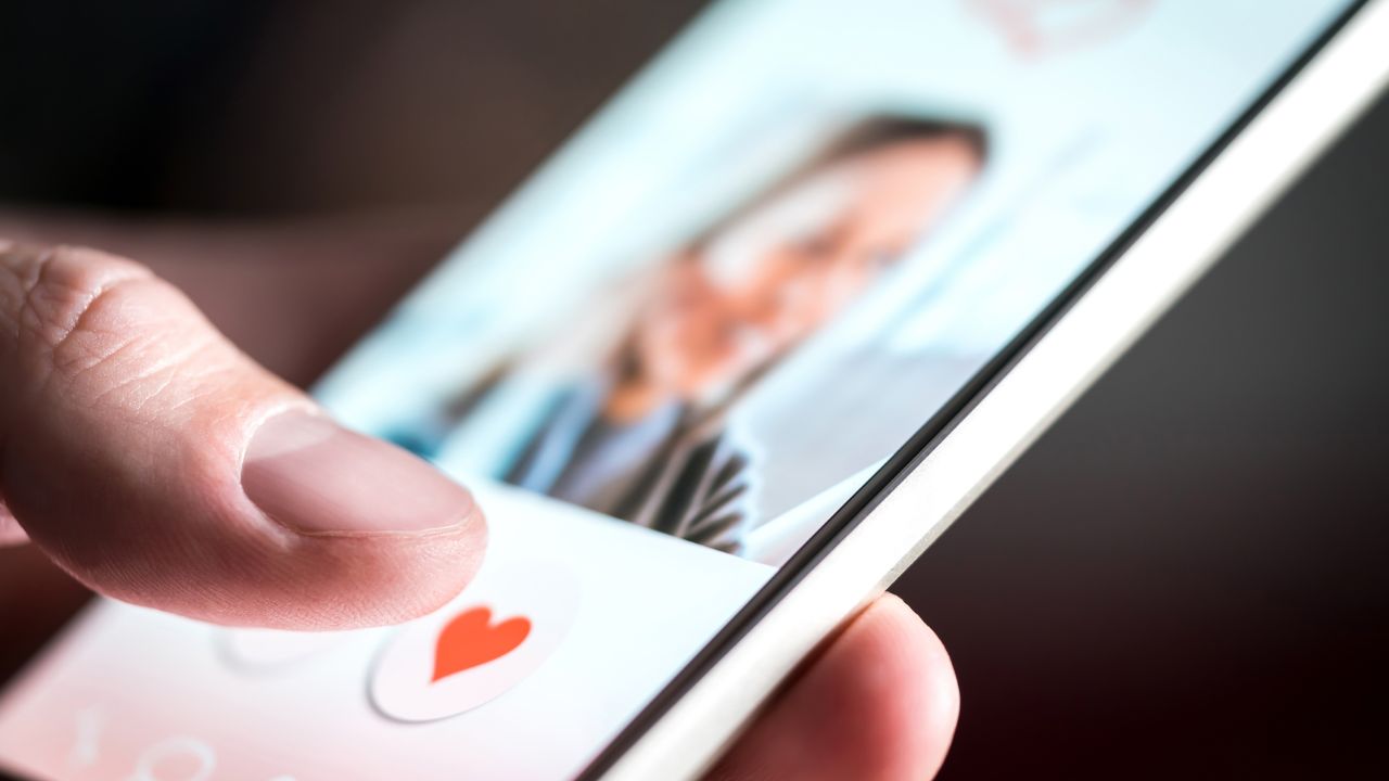 Signs He Wants to Date You