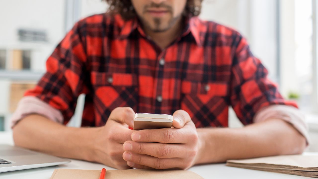 How to Text a Girl for the First Time
