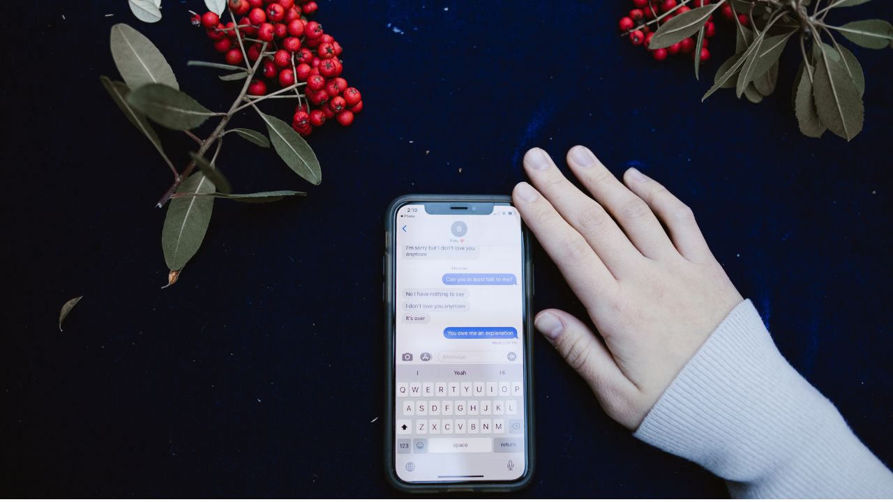 Reasons Why He Always Texts You Back But Never First